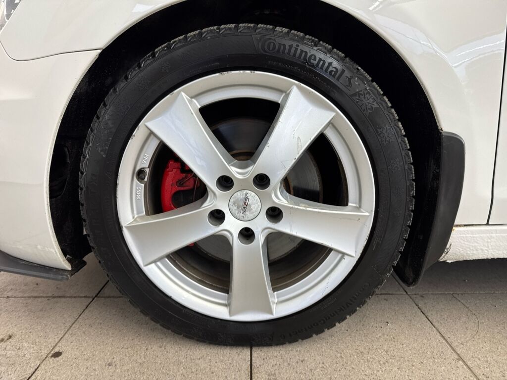 Volkswagen Golf 2011 Valkoinen