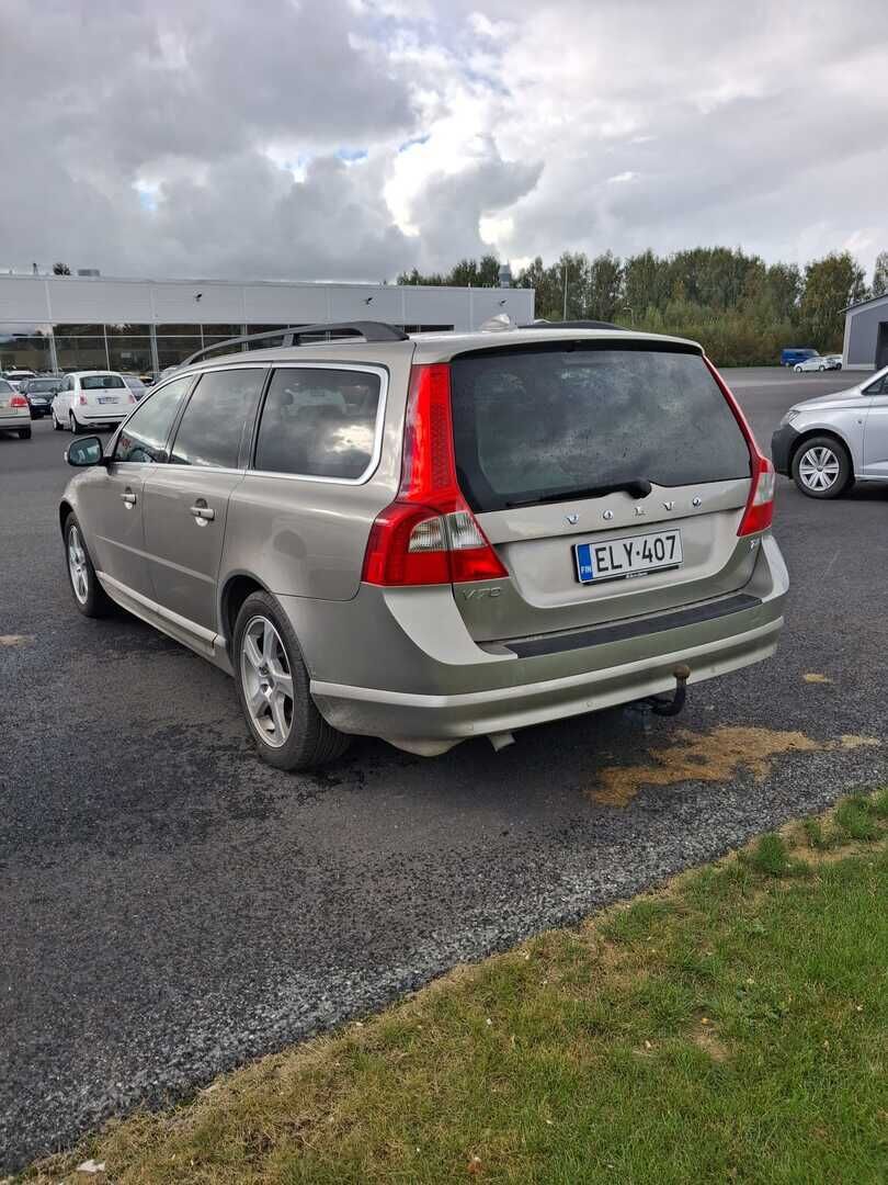 Volvo V70 2011 Ruskea (beige)