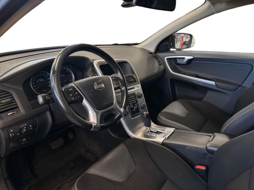 Volvo XC60 2011 Valkoinen