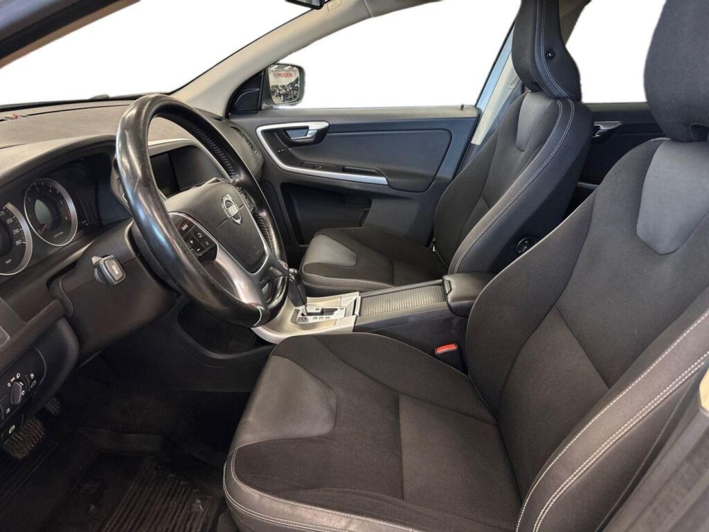 Volvo XC60 2011 Valkoinen