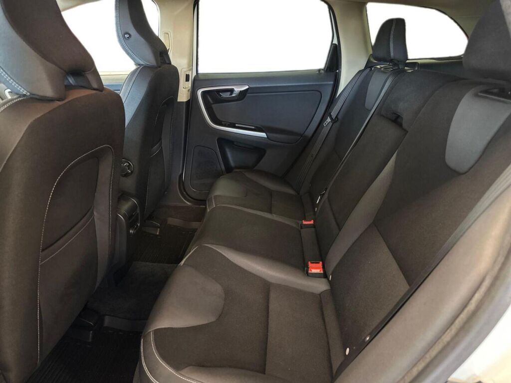 Volvo XC60 2011 Valkoinen