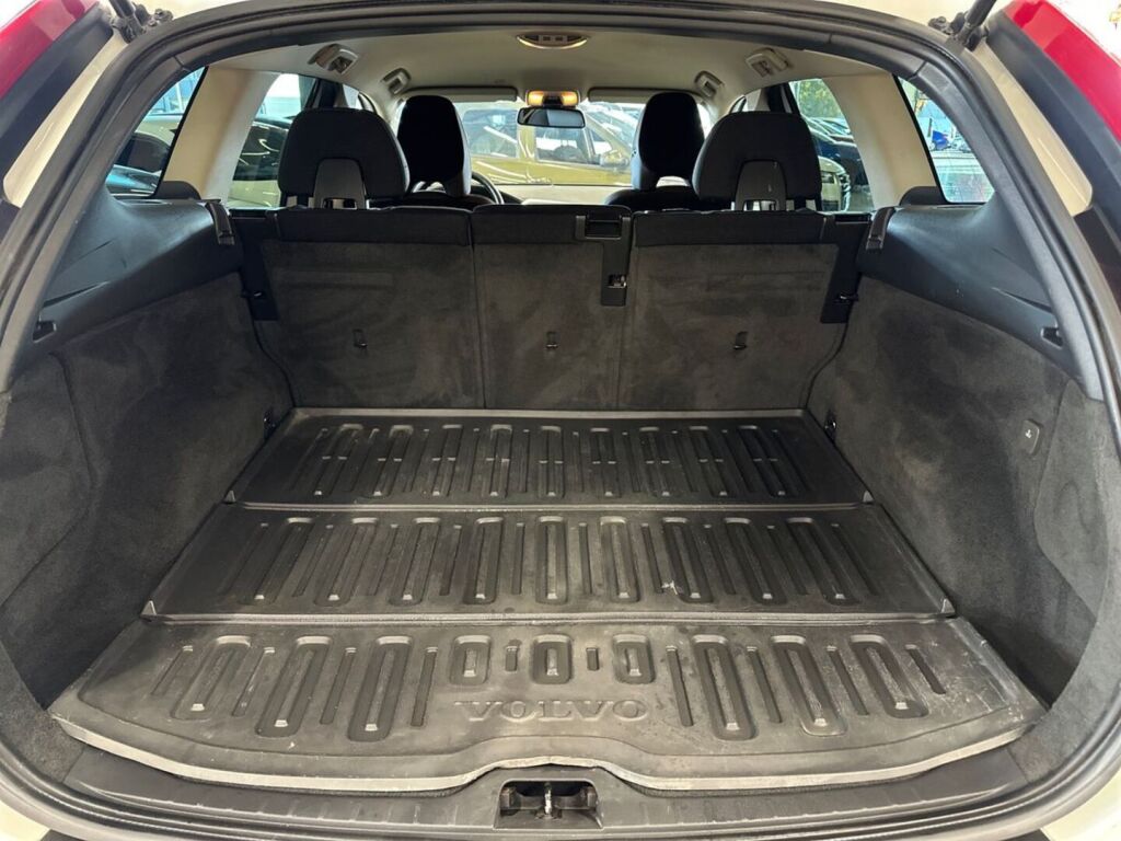 Volvo XC60 2011 Valkoinen