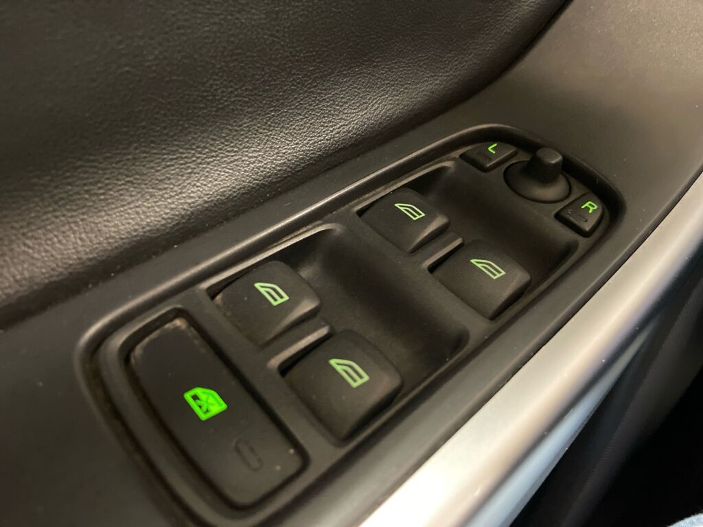 Volvo XC60 2011 Musta