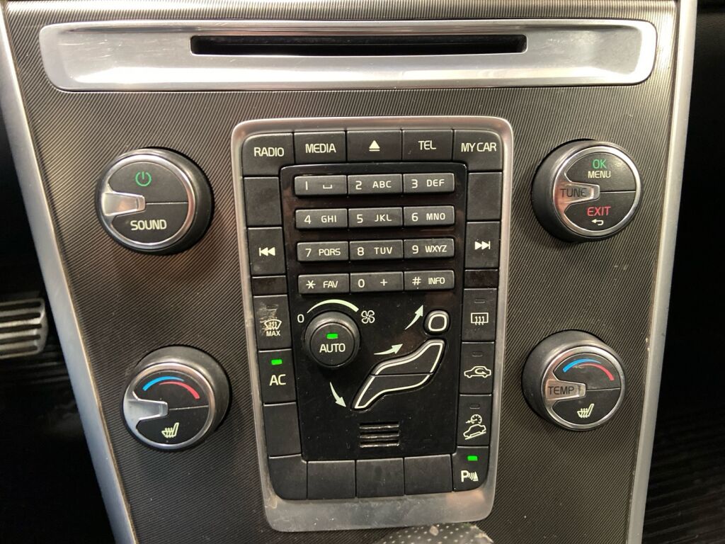 Volvo XC60 2011 Musta