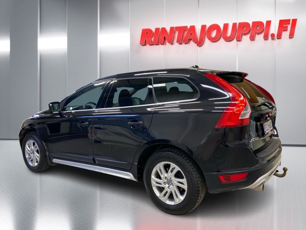 Volvo XC60 2011 Musta