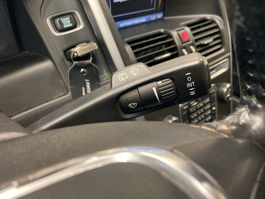 Volvo XC60 2011 Musta