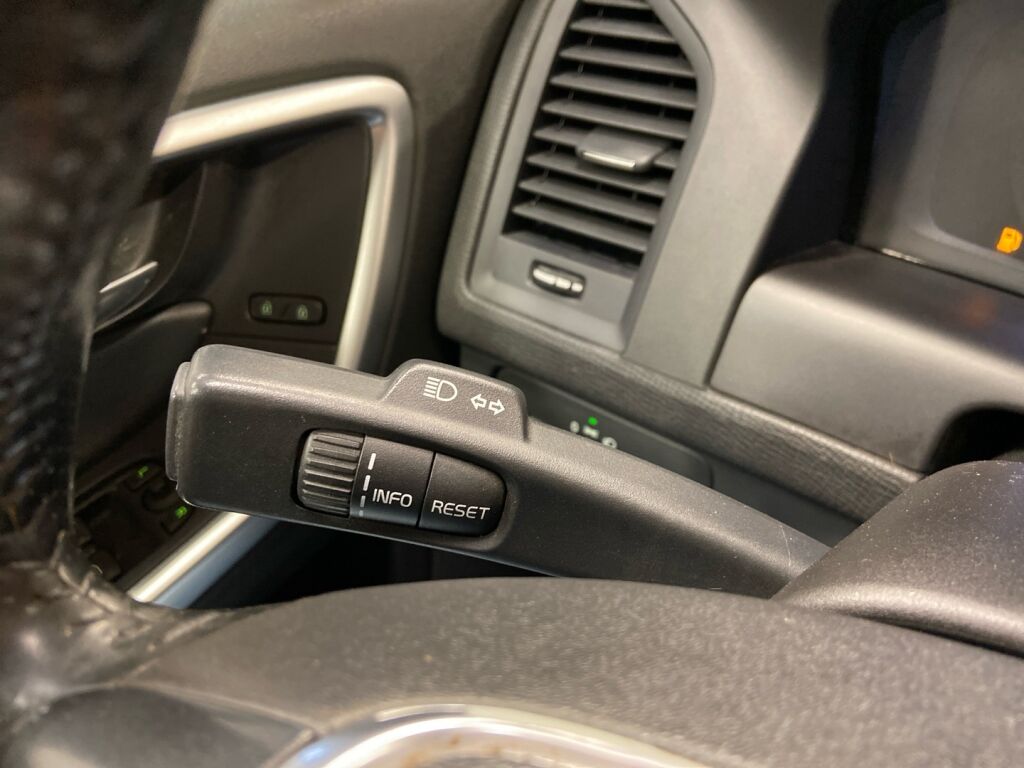 Volvo XC60 2011 Musta