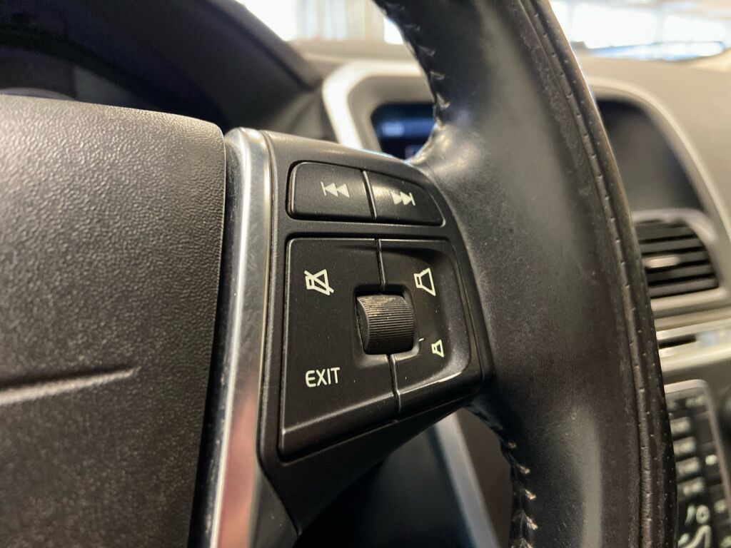 Volvo XC60 2011 Musta