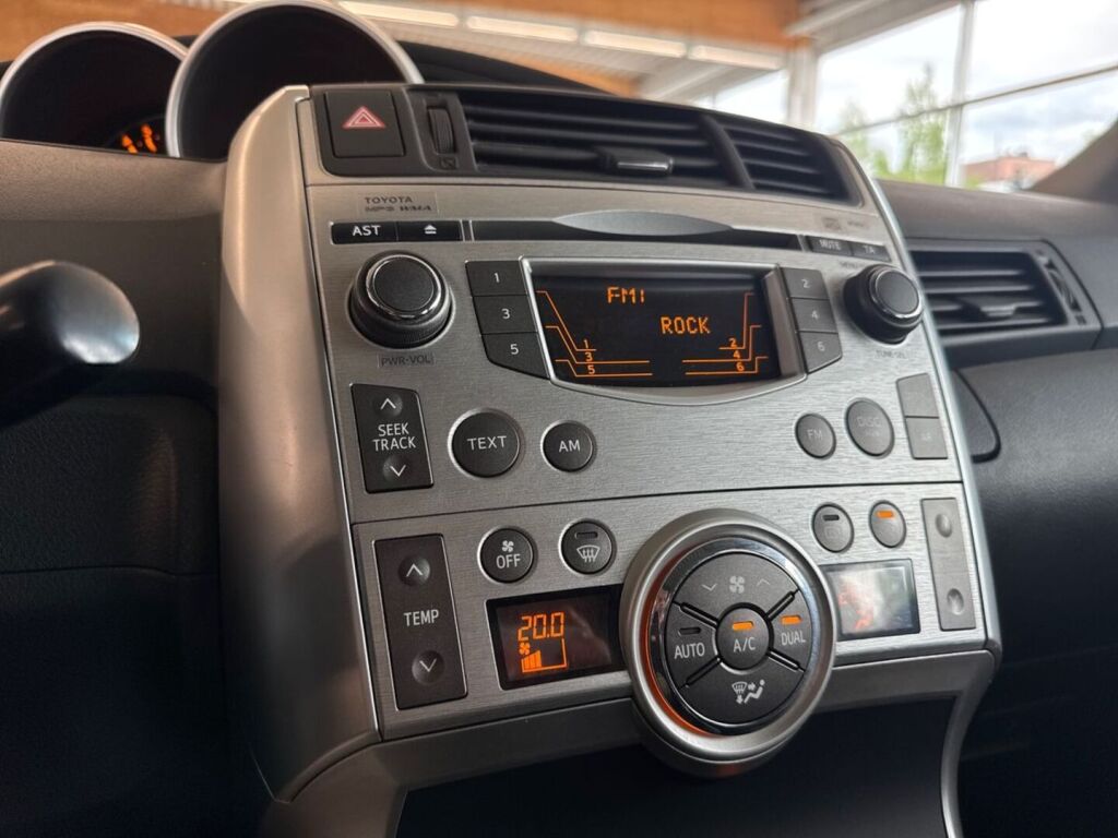 Toyota Verso 2011 Harmaa