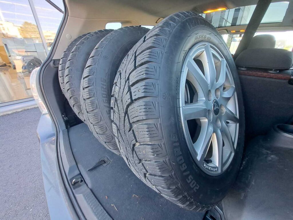 Toyota Verso 2011 Harmaa