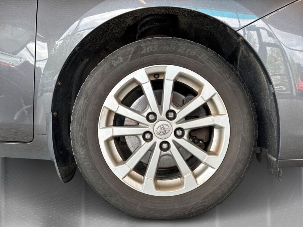 Toyota Verso 2011 Harmaa