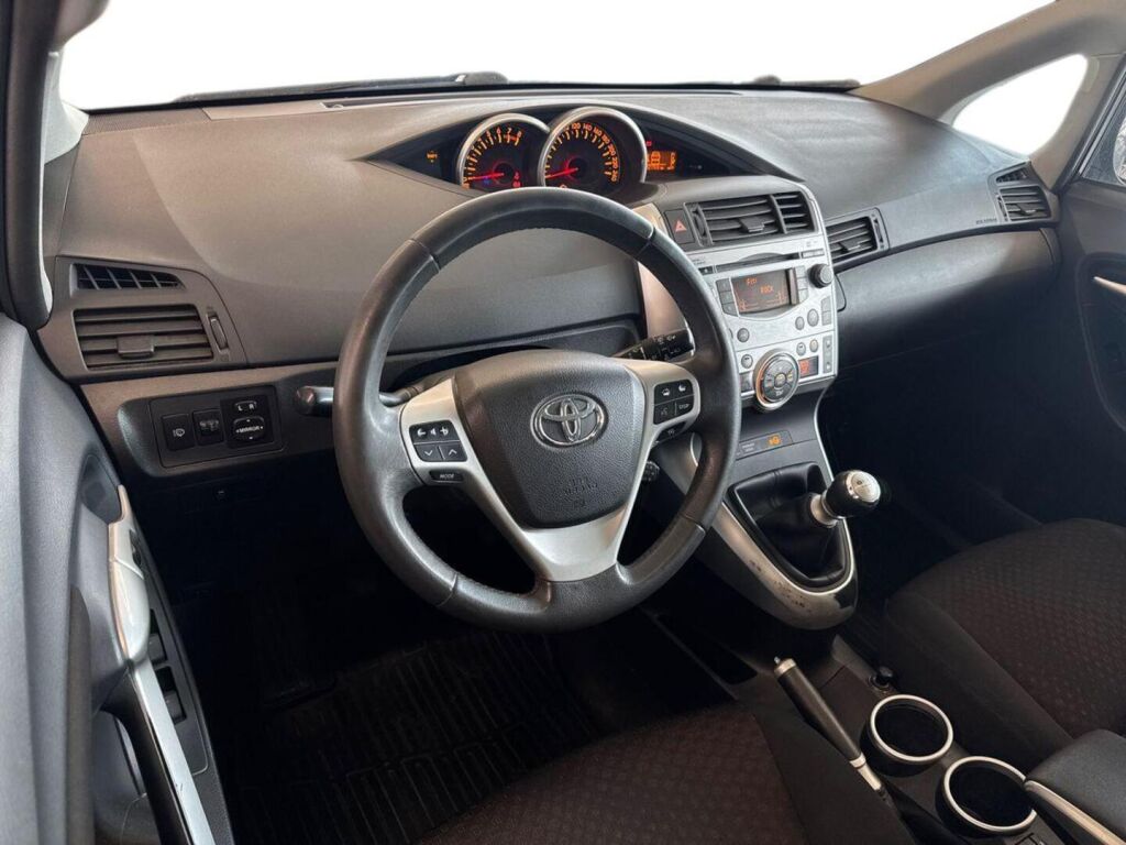 Toyota Verso 2011 Harmaa