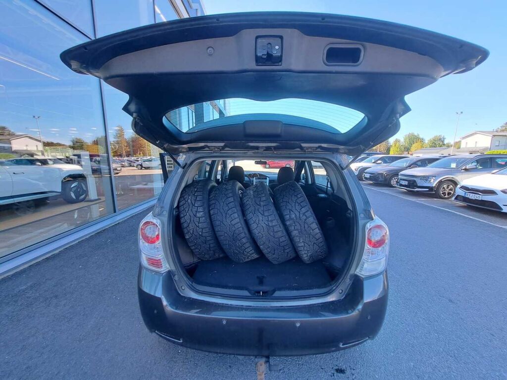 Toyota Verso 2011 Harmaa