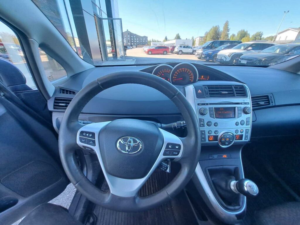Toyota Verso 2011 Harmaa