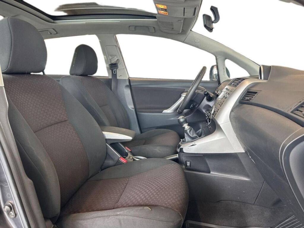 Toyota Verso 2011 Harmaa