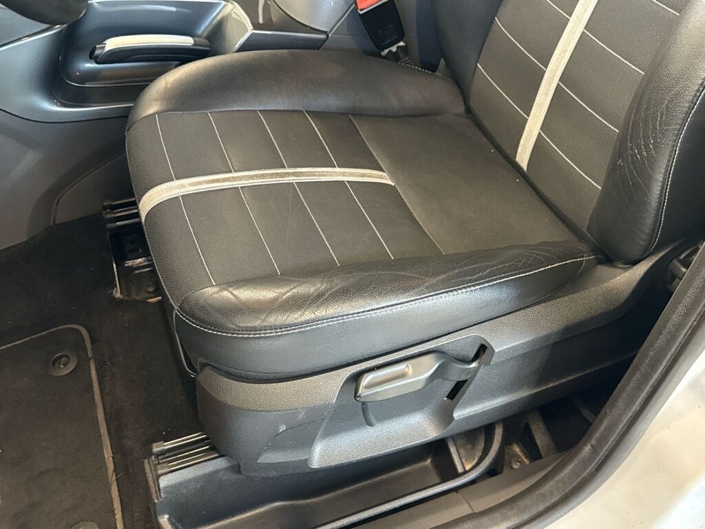 Ford Kuga 2011 Valkoinen