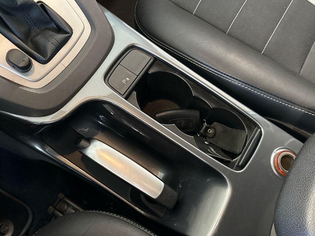 Ford Kuga 2011 Valkoinen