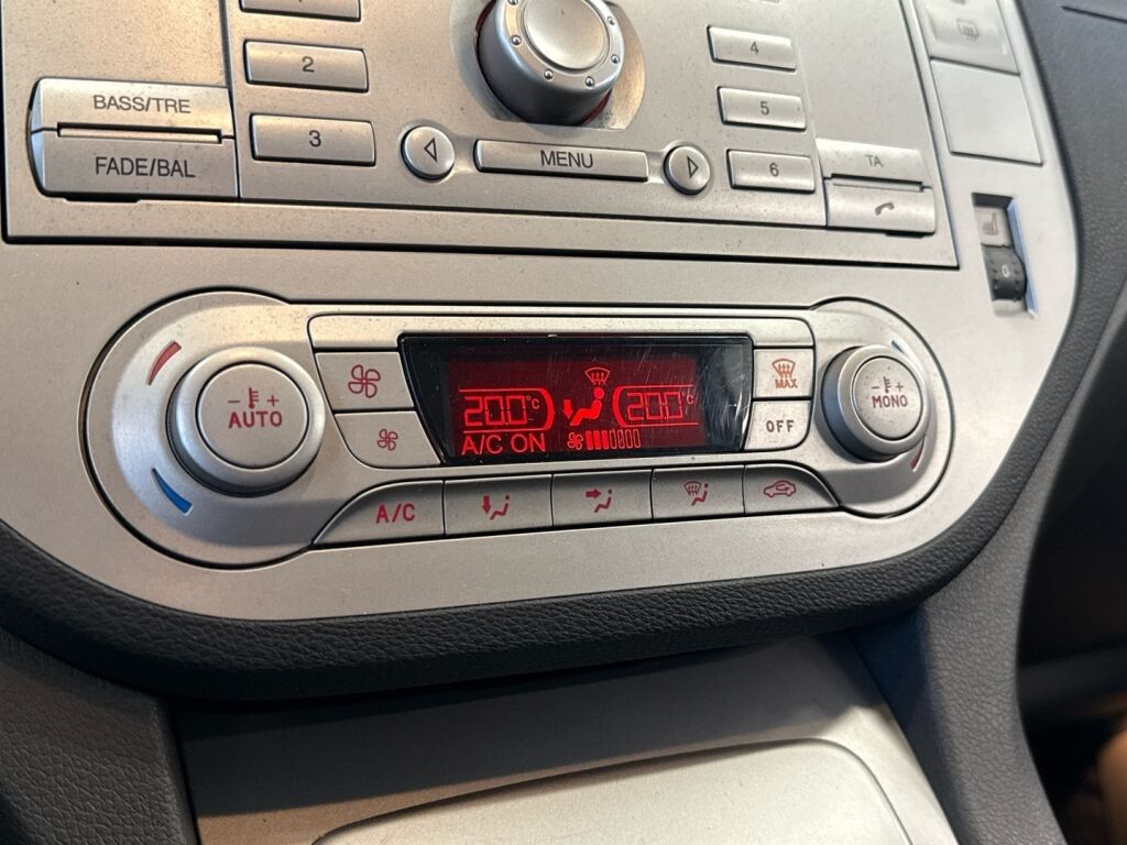 Ford Kuga 2011 Valkoinen