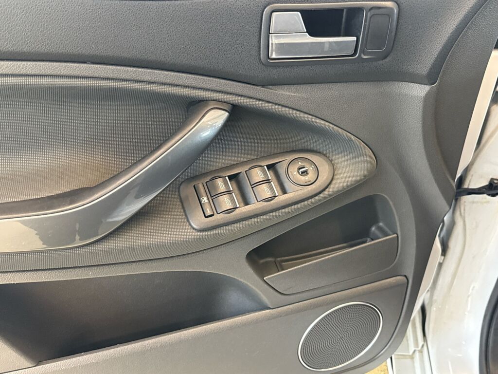 Ford Kuga 2011 Valkoinen