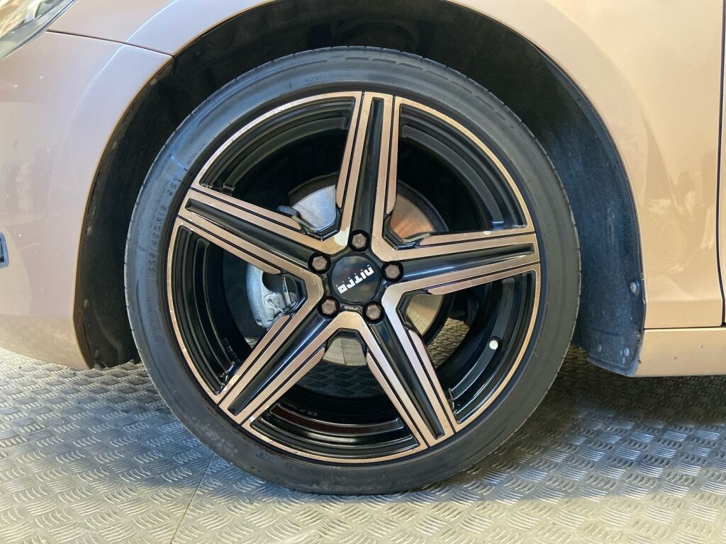 Volvo V40 2012 Ruskea (beige)