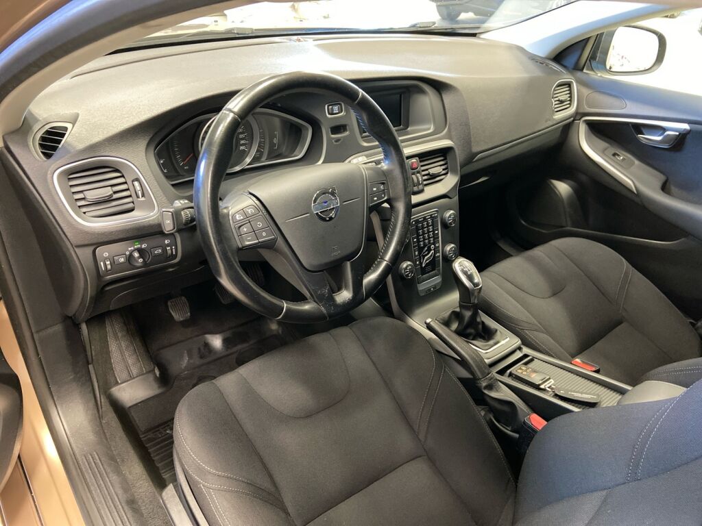 Volvo V40 2012 Ruskea (beige)