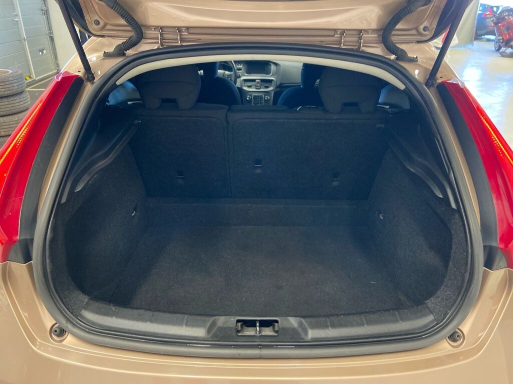 Volvo V40 2012 Ruskea (beige)