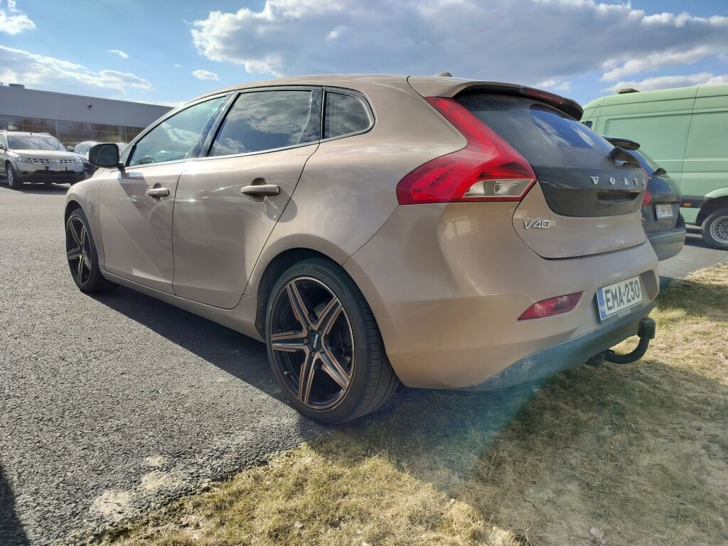 Volvo V40 2012 Ruskea (beige)