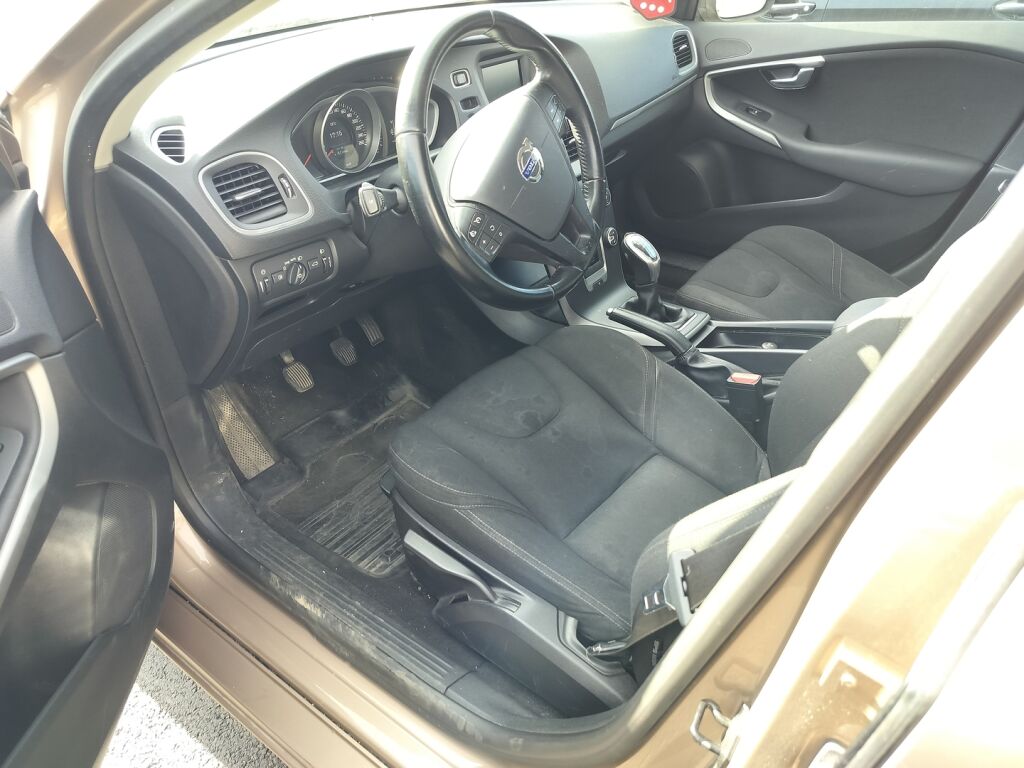 Volvo V40 2012 Ruskea (beige)