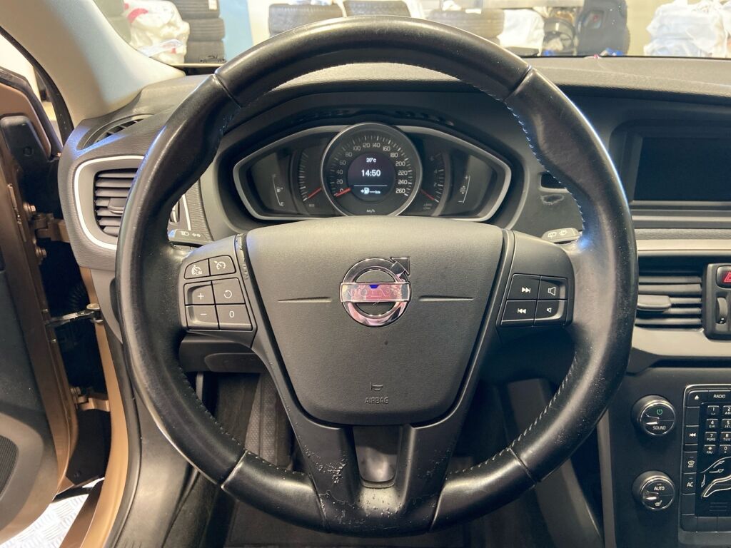 Volvo V40 2012 Ruskea (beige)