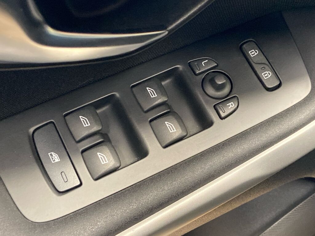 Volvo V40 2012 Ruskea (beige)