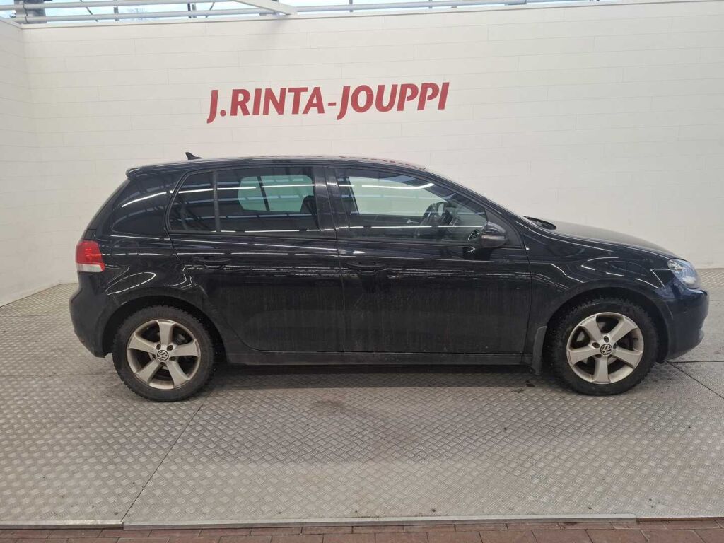 Volkswagen Golf 2012 Musta