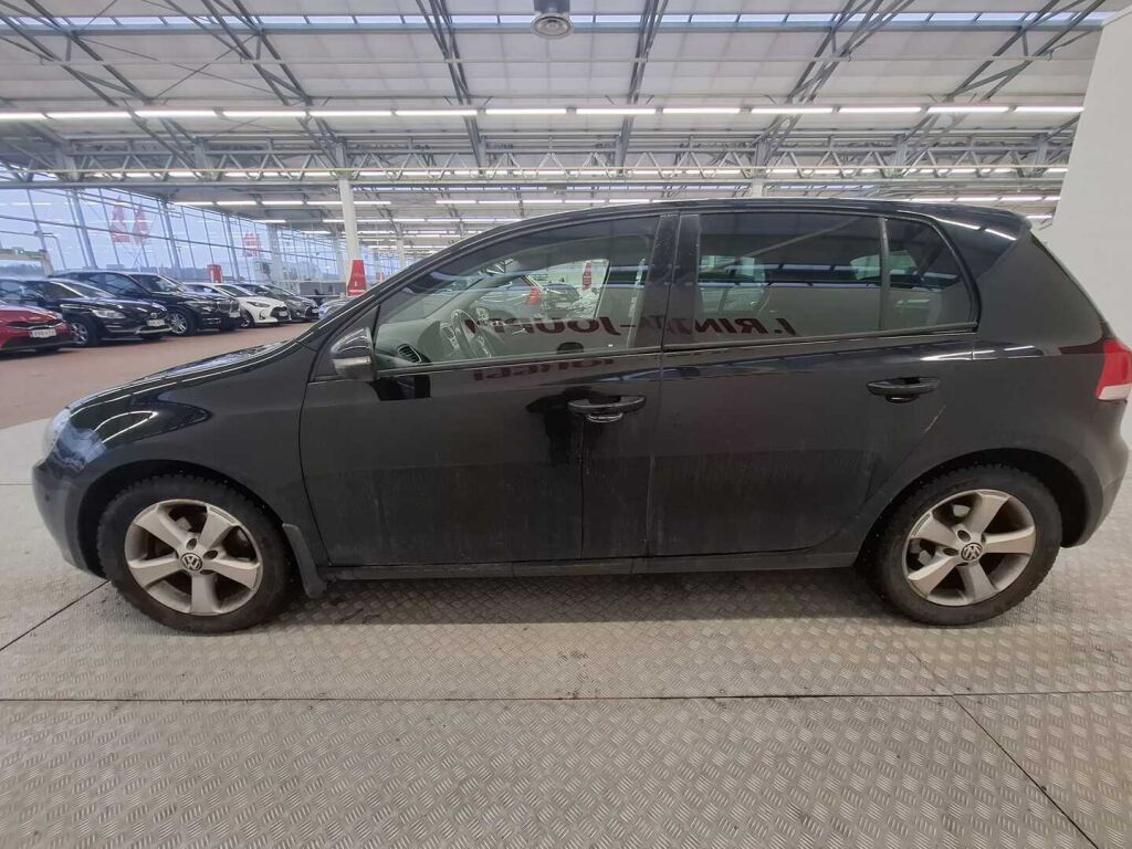 Volkswagen Golf 2012 Musta