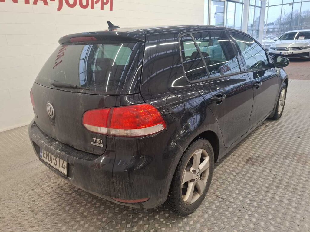 Volkswagen Golf 2012 Musta