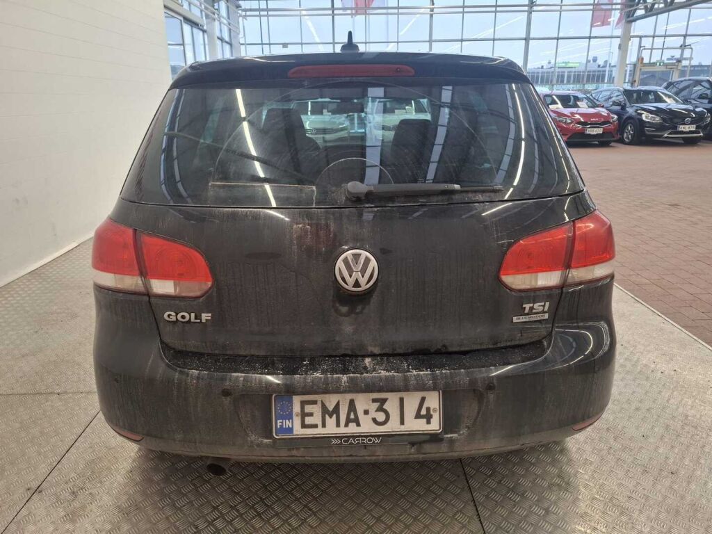 Volkswagen Golf 2012 Musta