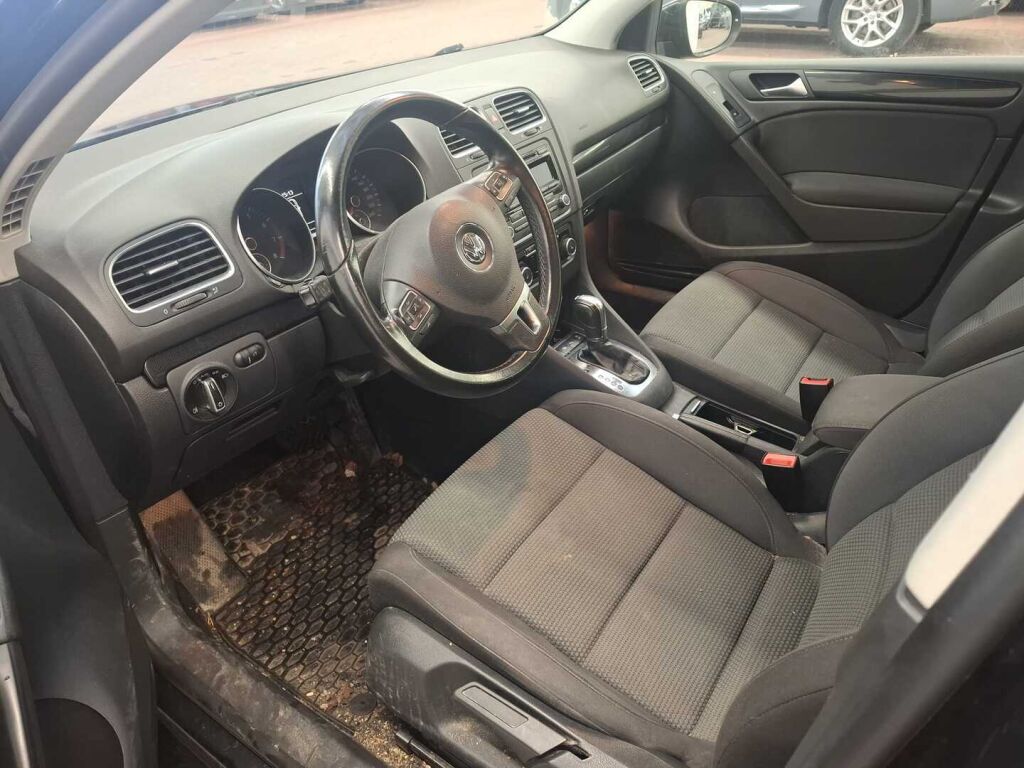 Volkswagen Golf 2012 Musta