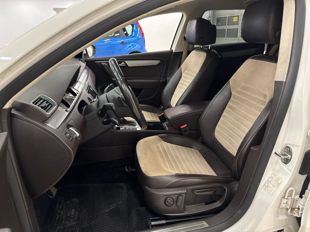 Volkswagen Passat 2012 Valkoinen