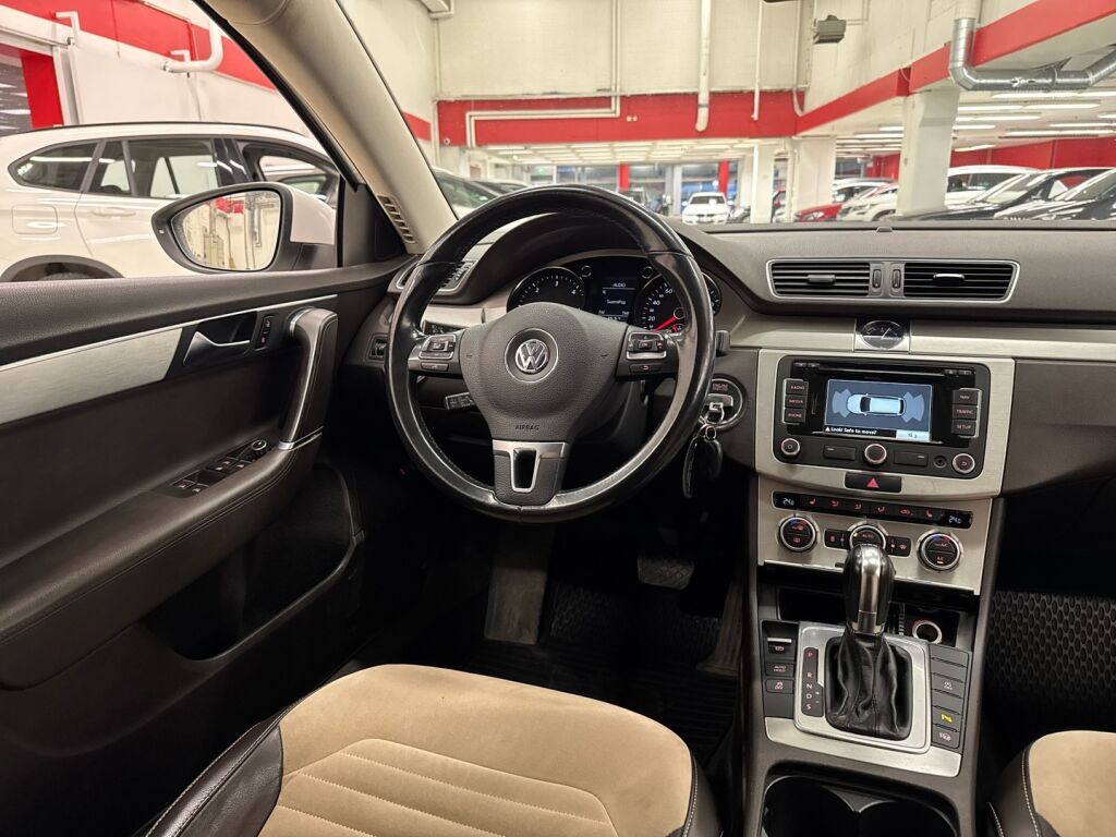 Volkswagen Passat 2012 Valkoinen