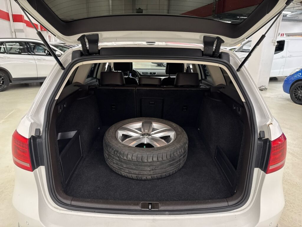 Volkswagen Passat 2012 Valkoinen