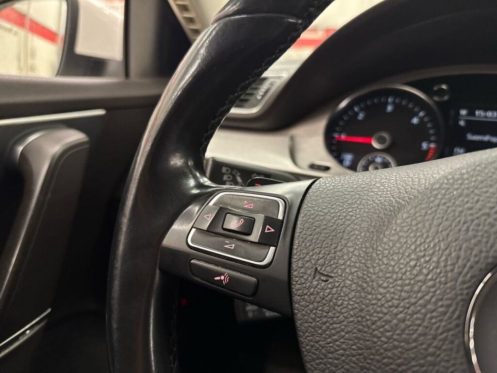 Volkswagen Passat 2012 Valkoinen