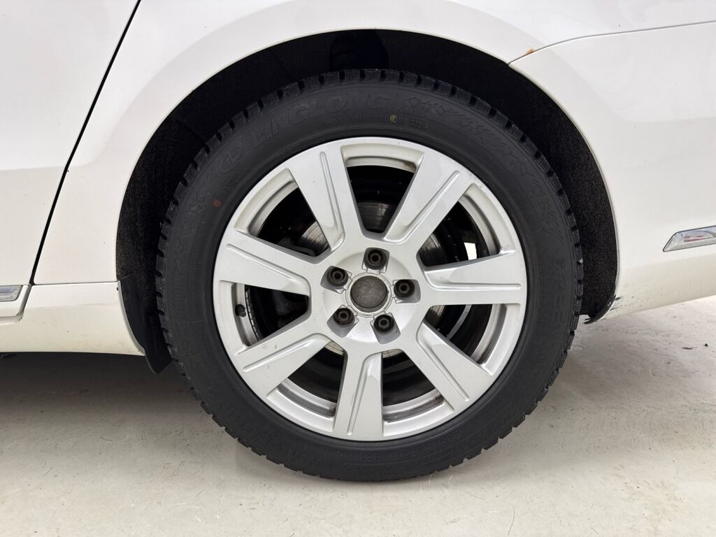 Volkswagen Passat 2012 Valkoinen