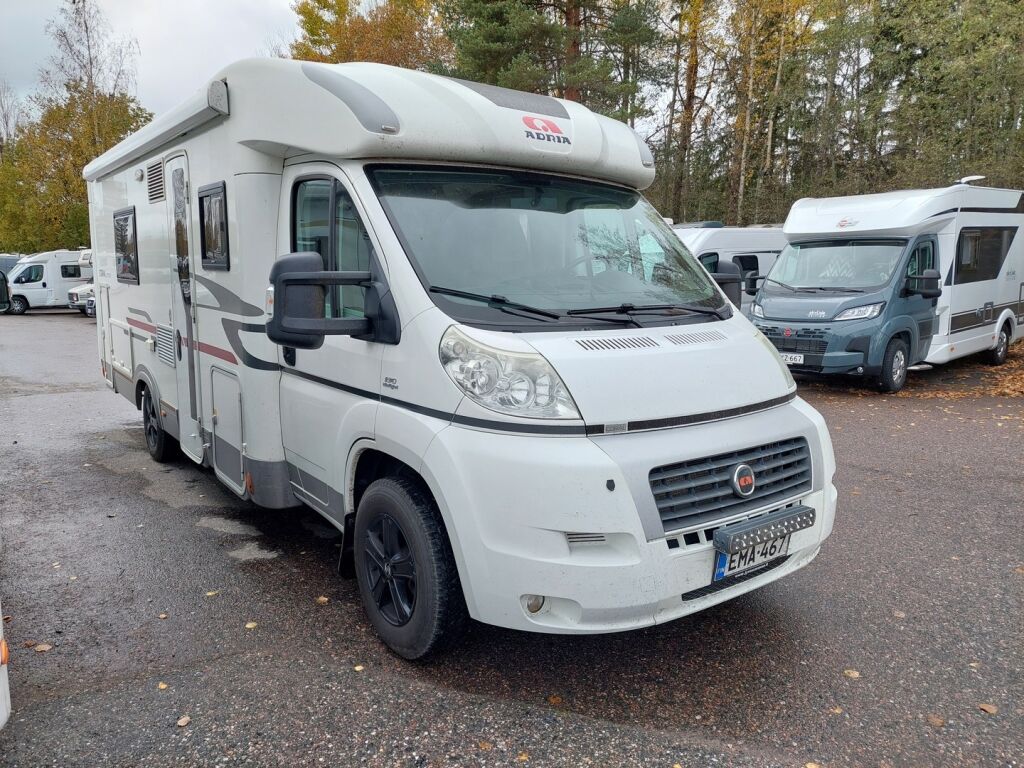 Adria Coral Plus 670 SLT 2013 Valkoinen