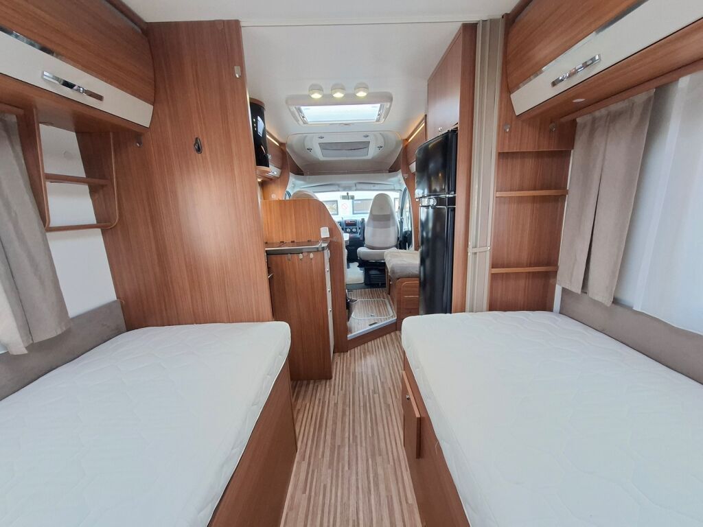 Adria Coral Plus 670 SLT 2013 Valkoinen