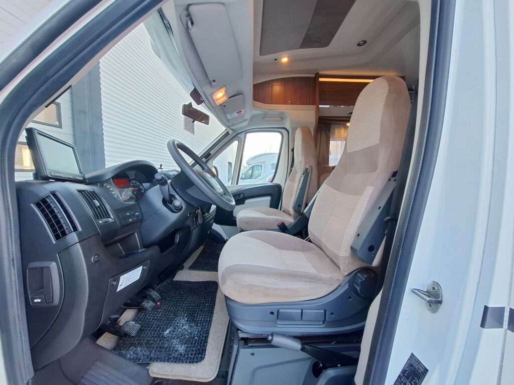 Adria Coral Plus 670 SLT 2013 Valkoinen
