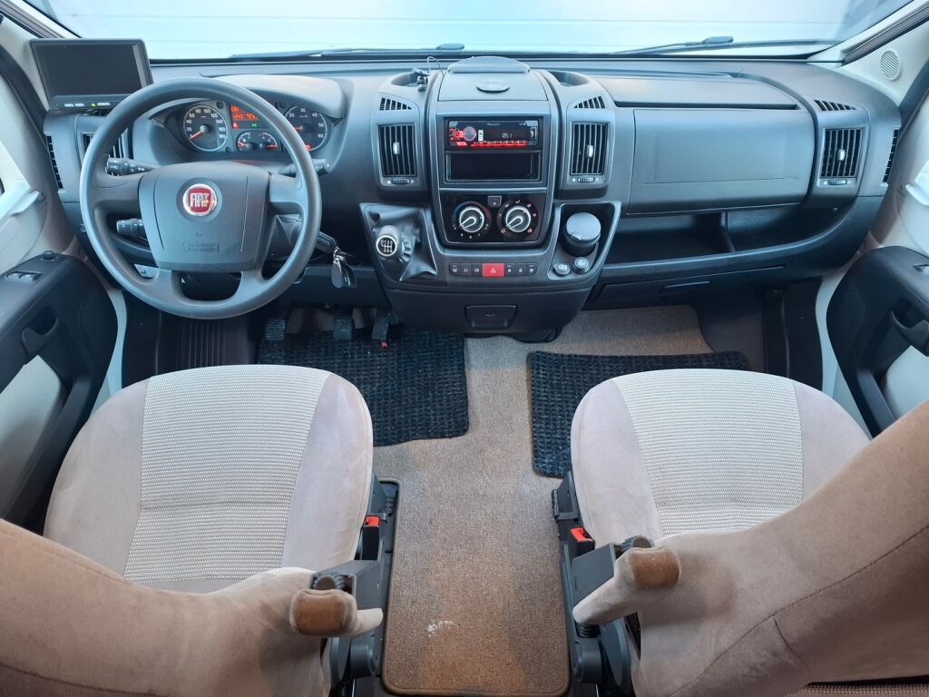 Adria Coral Plus 670 SLT 2013 Valkoinen