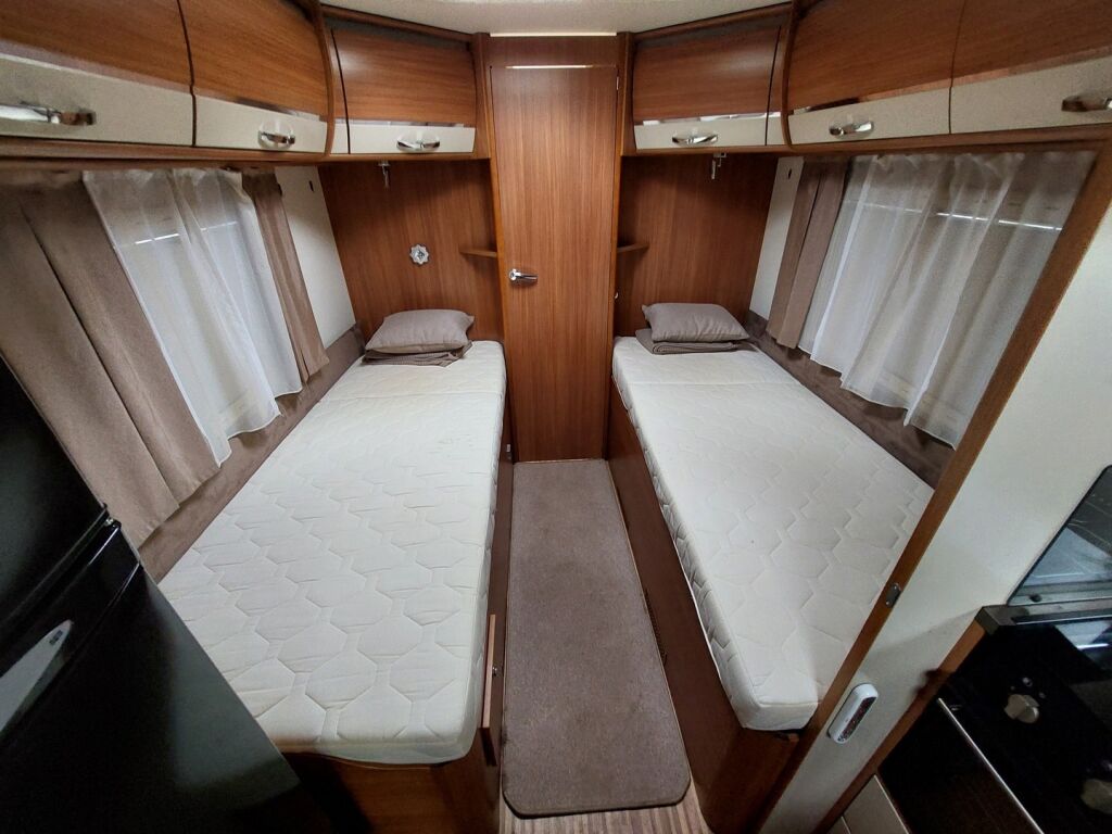 Adria Coral Plus 670 SLT 2013 Valkoinen