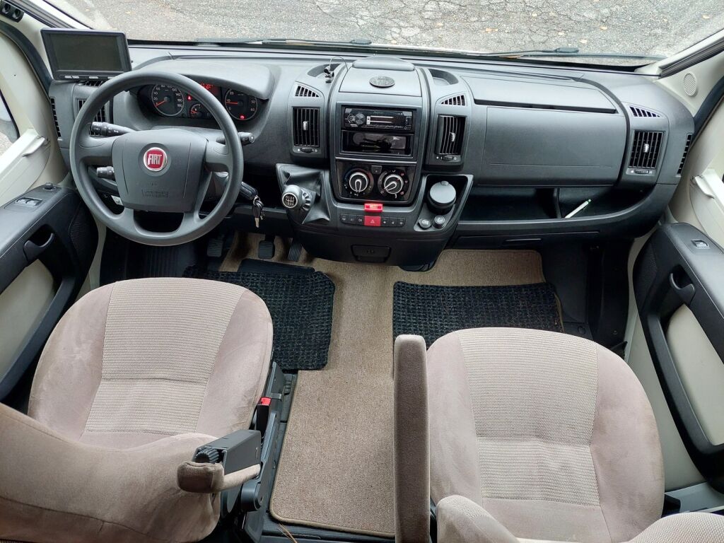 Adria Coral Plus 670 SLT 2013 Valkoinen