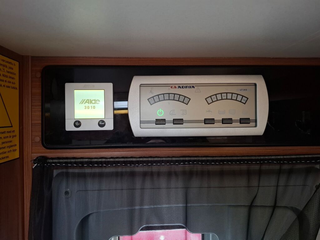 Adria Coral Plus 670 SLT 2013 Valkoinen