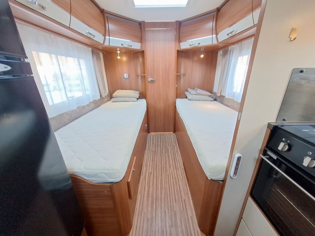 Adria Coral Plus 670 SLT 2013 Valkoinen