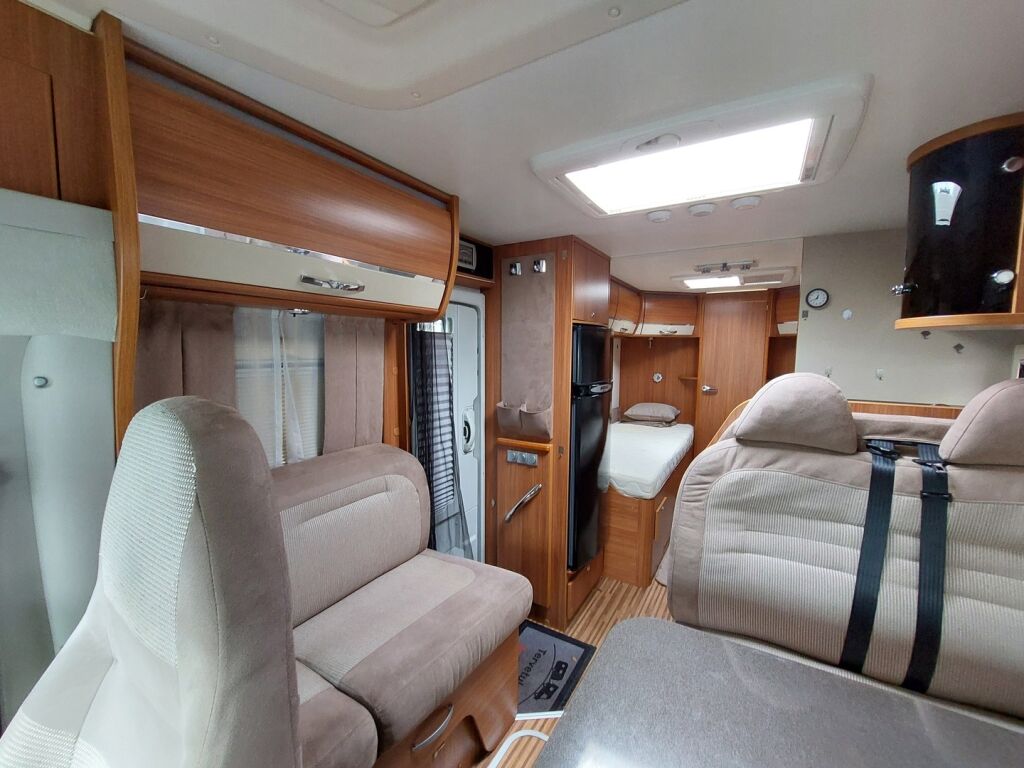 Adria Coral Plus 670 SLT 2013 Valkoinen