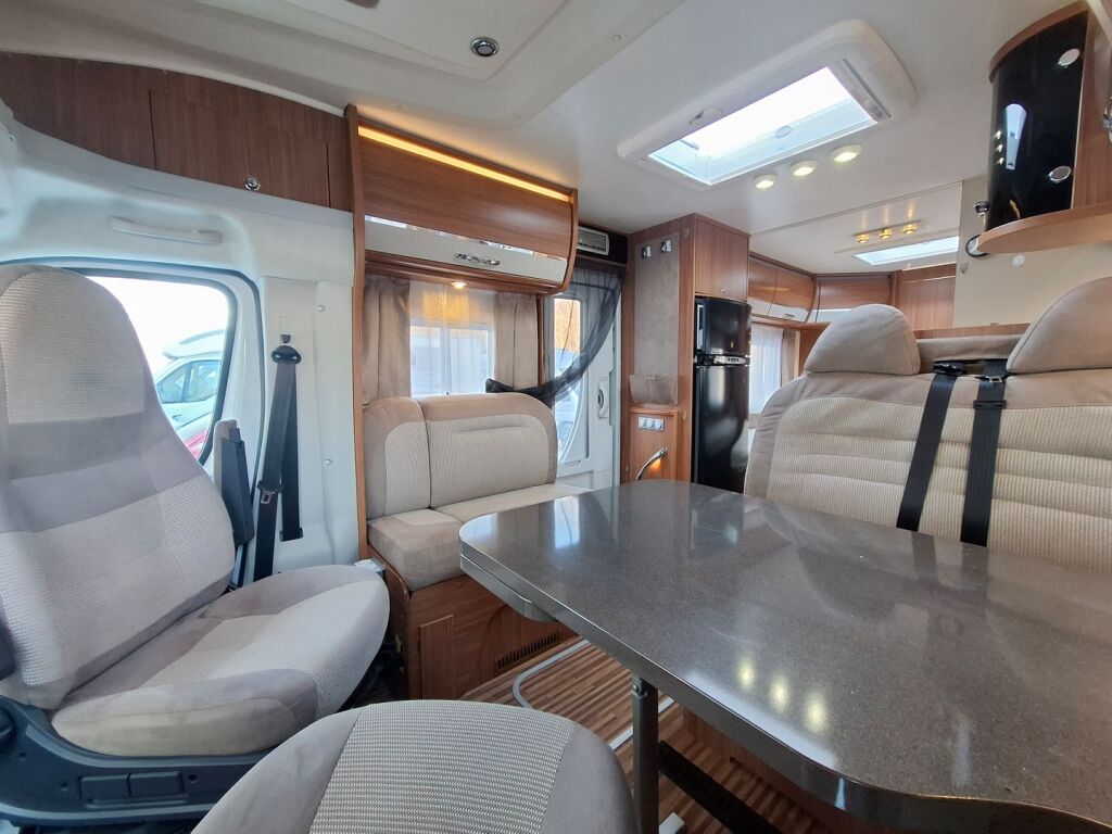 Adria Coral Plus 670 SLT 2013 Valkoinen
